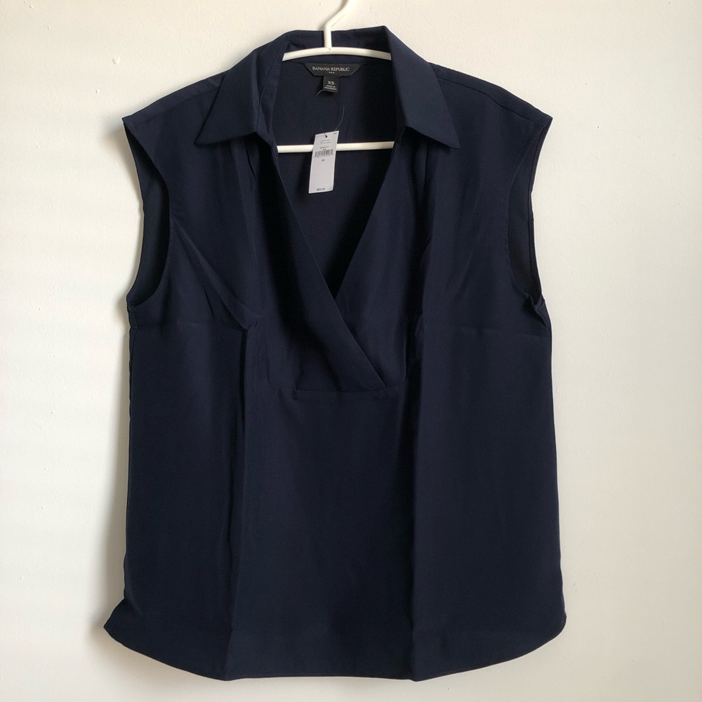 Banana Republic sleeveless blouse (NWT)